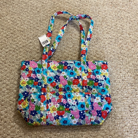 NWT Vera Bradley Small Vera tote in Far Out Floral - Picture 4 of 8